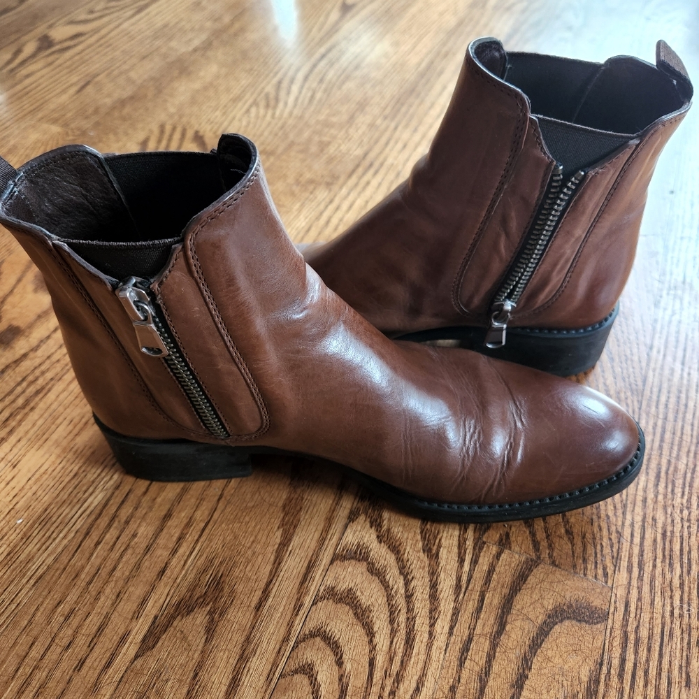 Italian Leather Chelsea Boot - Picture 2 of 3